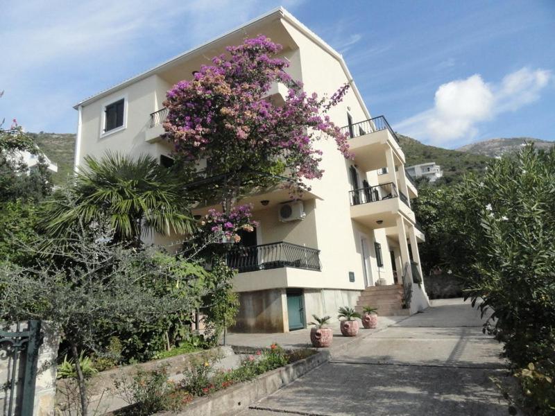 Apartments & Rooms M Petrovac Ngoại thất bức ảnh