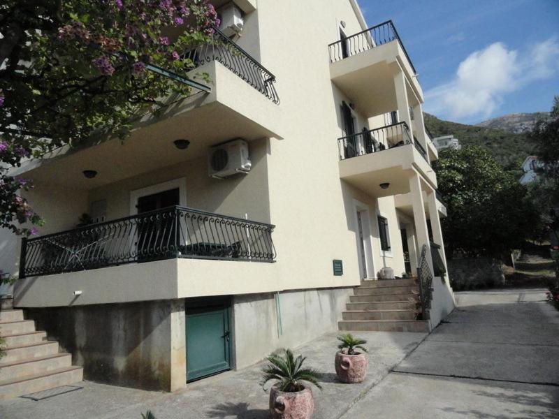 Apartments & Rooms M Petrovac Ngoại thất bức ảnh