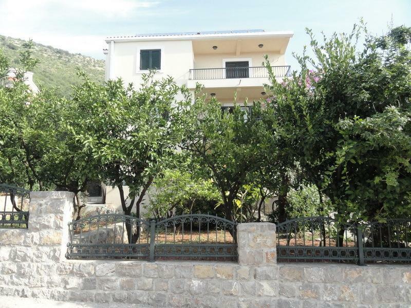 Apartments & Rooms M Petrovac Ngoại thất bức ảnh